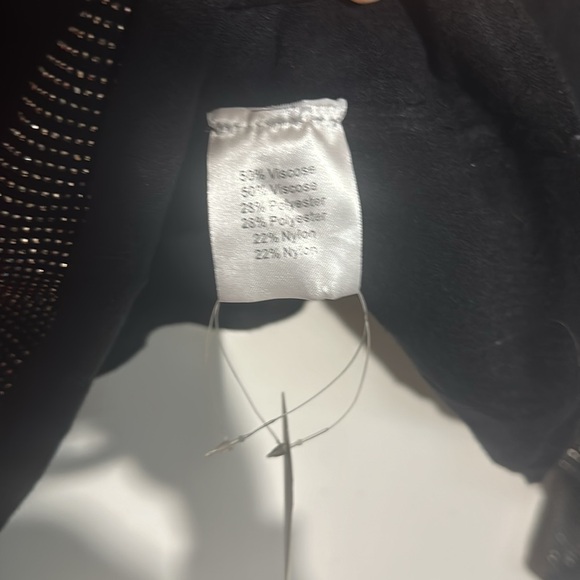 NWT. Woman’s La Fiorentina Embellished Poncho. One size. - Picture 6 of 7